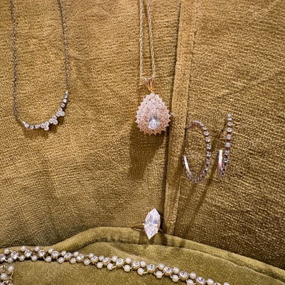 Jewelry Set - Picture 2 of 8